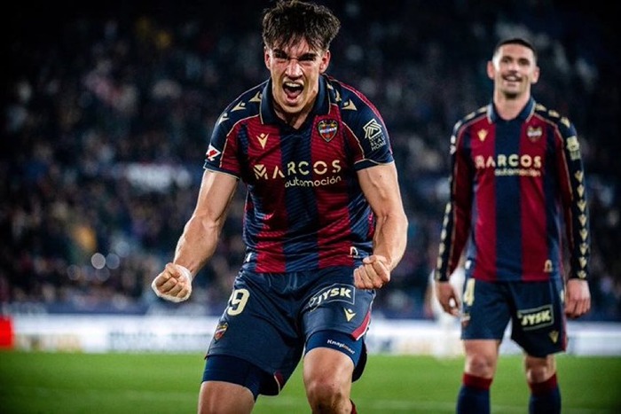 Real Madrid Secure Carlos Espí